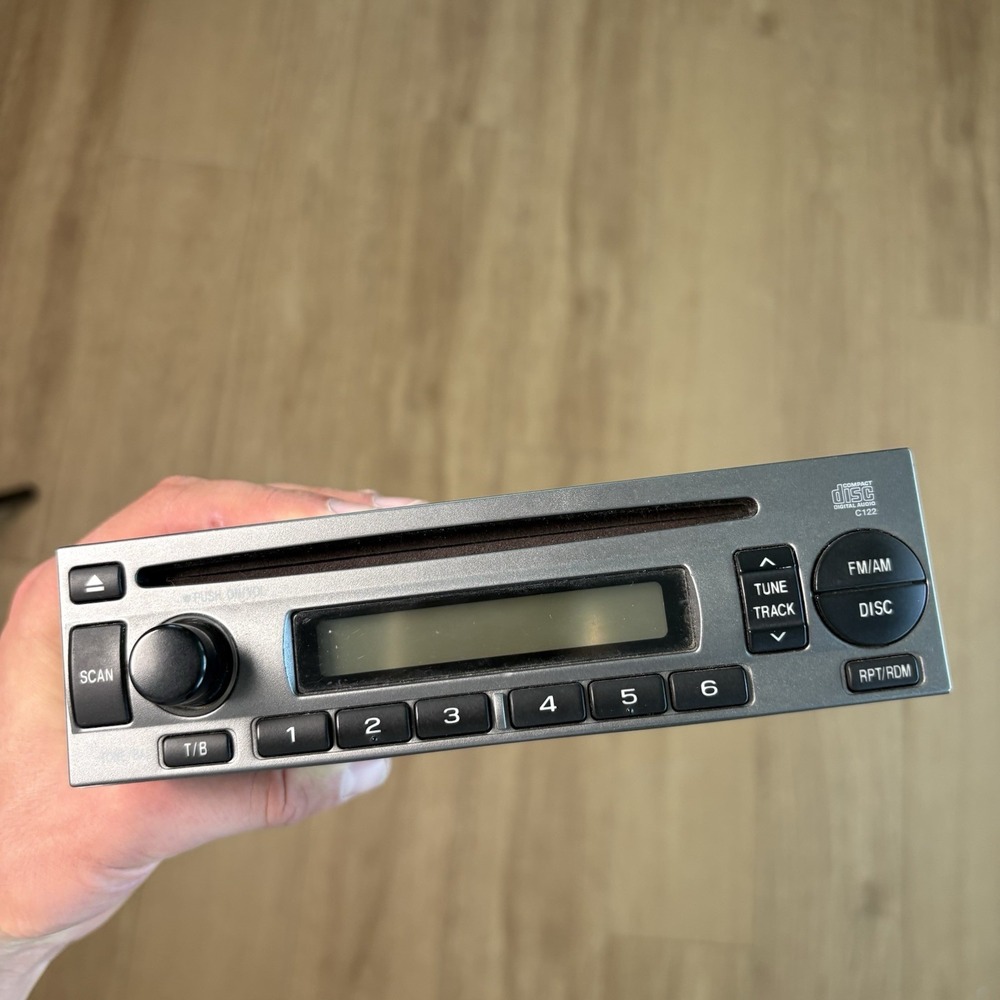 Untested Subaru Clarion AM FM CD Player Radio Head Unit PF-2597A-A 286-9542-01